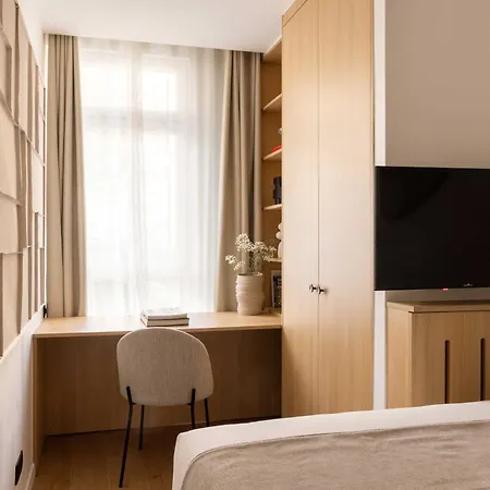 Daire Magnificent Flat- Ac -1br- 4p-place De La Nation *